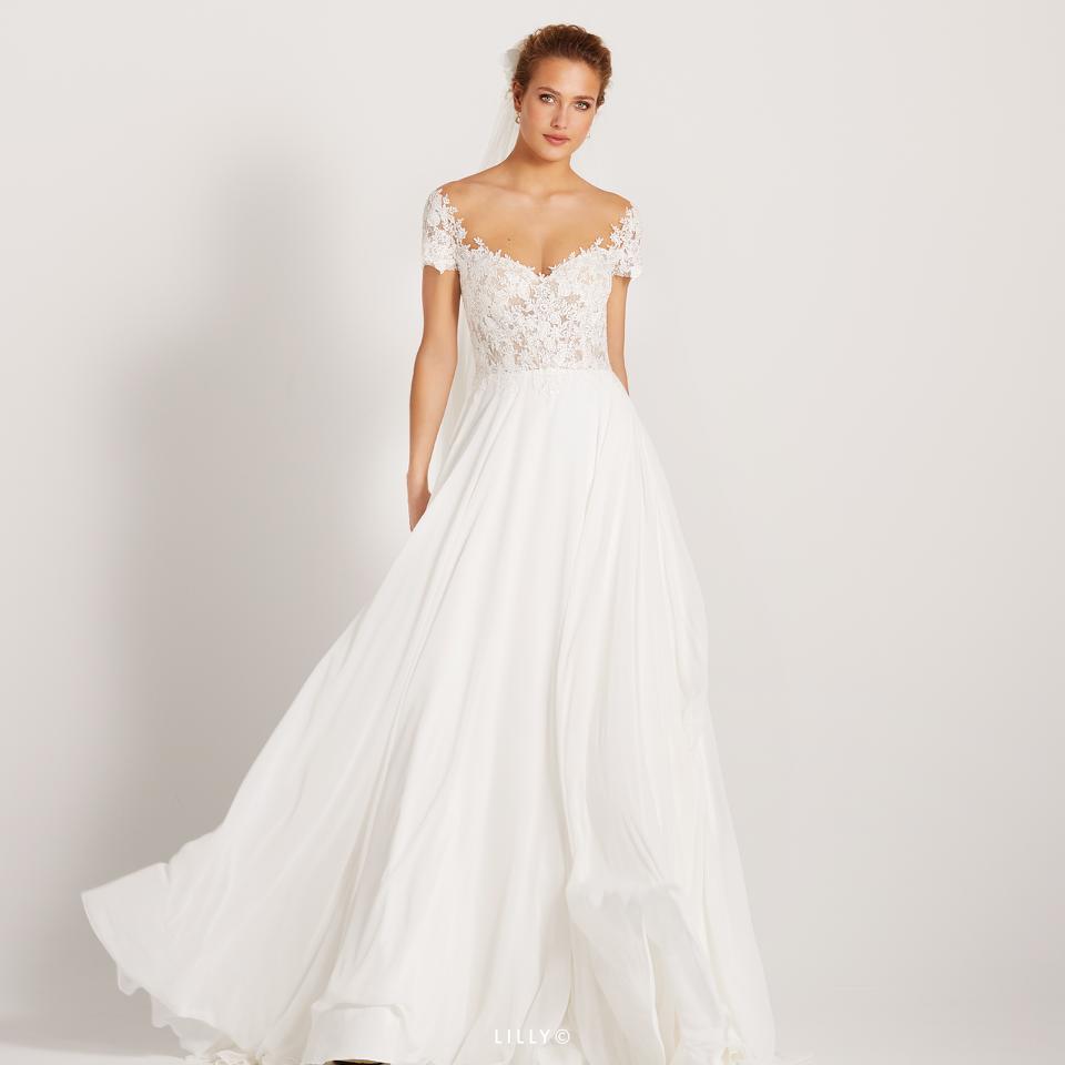 Bridalgown with cap sleeves